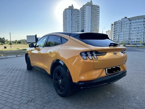 NEAT 2022, Mustang Mach-E 98 kWh I, Bajo kilometraje, Transmisión automática, Techo solar panorámico, Luces LED, Luces diurnas LED - Product Image 5