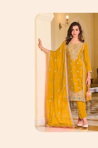 Ensemble de luxe non cousu en modal brodé pour femme, avec pantalon lourd en Stanton, collection originale du Pakistan, incluant un dupatta indien - Product Image 4