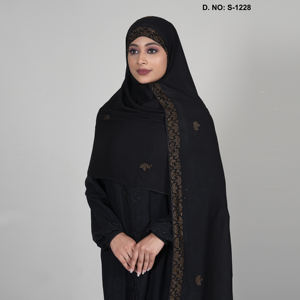 Hijab de Chifón Elegante con Borde de Cristal Ornamentado y Motivos Brillantes Dispersos para un Estilo Modesto y Elegante - Product Image 2