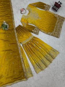 Hermoso diseñador Salwar Kameez en tela pesada Chinon con Secuencia de codificación interna y trabajo de perlas para fiestas que buscan el mismo color - Product Image 5