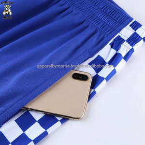Ensemble léger de maillots et shorts de basketball en tissu anti-transpiration avec coutures renforcées pour une durabilité accrue - Product Image 3