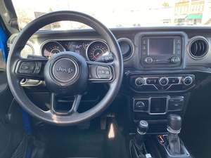 รถจี๊ป แกลดิเอเตอร์ สปอร์ต ครูว์แค็บ ปี 2021 ขับเคลื่อน 4 ล้อ เกียร์อัตโนมัติ เบาะหนัง ไฟหน้า LED จอสัมผัส ขาย - Product Image 5