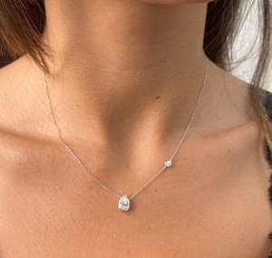 สร้อยคอทองคำคริสเตียนสีขาว18K ประดับคริสตัลประกาย0.70กะรัตสำหรับเป็นของขวัญครบรอบ VS1 - Product Image 1