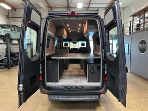 Mercedes-Benz Sprinter 2500 4x4 2022 Certificado Limpio - Product Image 4