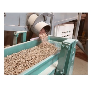 Los pellets de madera de calidad se someten a una estricta selección para eliminar partículas de polvo fino y garantizar un manejo más limpio siempre. - Product Image 5