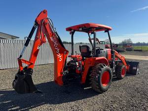 Tractor Kubota de 47 HP 4x4 Rojo de Alta Productividad L47 en Venta, con Cargador Frontal y Brazo Excavador - Product Image 4