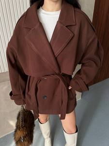 Élégant manteau trench court en mélange de laine marron avec ceinture, manches longues et col châle, idéal pour l'automne - Product Image 3