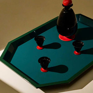 Plateau en laque sophistiqué, surface polie et lisse, plateau de service décoratif laqué, idéal pour la salle à manger, accent de table. - Product Image 6