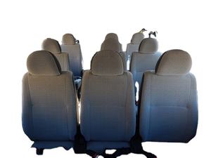 SUV Ultra-Lujo de 7 Plazas con Opciones Completas, Motor Turbo de Gasolina de Más de 4L, Transmisión Automática, Volante a la Izquierda, Asientos de Tela R18, para Transporte de Pasajeros - Product Image 5