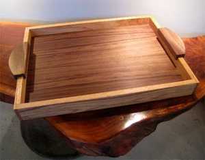 Plateau de service rond en bois avec bordure en fil métallique festonné noir – Plateau décoratif en bois et fil métallique pour table basse et cuisine - Product Image 3