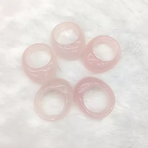 Vente en gros de bracelets en résine faits à la main, nouveaux produits de conception pour la main, bracelets pour filles et femmes, bijoux de mode pour femmes - Product Image 4