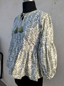 Chemise d'été décontractée indienne en coton pur, imprimé à la main, motif floral bohème, écologique, séchage rapide, manches bouffantes - Product Image 4