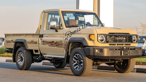 Toyota Land Cruiser 79 Pickup 5 portes 5 places SUV 8 cylindres 4.0L essence automatique 2025 d'occasion, premier propriétaire, conduite à gauche, intérieur tissu foncé - Product Image 5