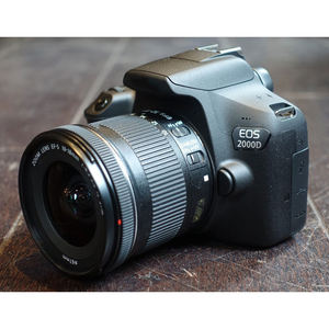 Cámara DSLR EOS 2000D con Lente EF-S 18-55mm F/3.5-5.6 IS II, Sensor CMOS, Video Full HD, Wi-Fi Integrado, Modelo 2000D, Incluye Tarjeta SD - Product Image 1