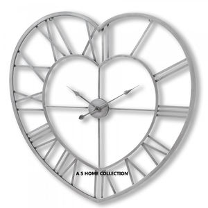 Horloge murale en métal d'intérieur durable plaquée argent traditionnelle en forme de coeur Accents pour maisons et appartements - Product Image 1