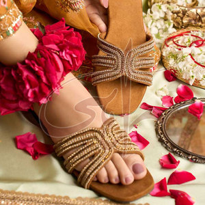 Nueva Llegada, Sandalias Antideslizantes para Mujer Más Vendidas, Suela de Cuero Genuino Hecha a Mano, Forro de Terciopelo, Hecho en Pakistán - Product Image 4