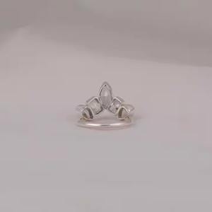 แหวนทองคำห้าชิ้นพร้อมเพชรรูปลูกแพร์ที่เปล่งประกายได้รับการรับรอง IGI ที่ไม่เหมือนใครสำหรับวันเกิด/วันครบรอบ - Product Image 3