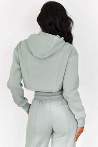 Ensemble de sweat-shirts à capuche pour femmes d'hiver avec logo personnalisé |   Ensemble de survêtement deux pièces OEM |   Crop top en polaire et pantalon de jogging avec logo frontal, vente en gros - Product Image 5