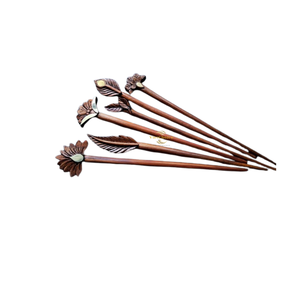 Élégante pince à cheveux en bois avec embellissement floral en perles, faite à la main pour femmes, accessoire de coiffure de mariage - Product Image 6