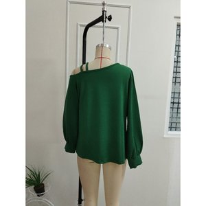 Blusa de viscosa de dos hilos con detalle de rayas cruzadas y un solo hombro para mujer, 37483 - Verde - Product Image 5