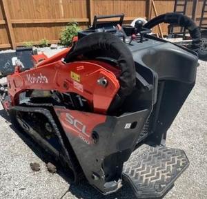 2023 Kubota SCL1000 Stand-On Skid Steer Compact Puissance et polyvalence - Product Image 1
