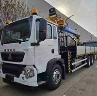 Camion à benne basculante Howo avec grue Grue montée sur camion à flèche télescopique de 35810 tonnes Grue à bras hydraulique pour camions