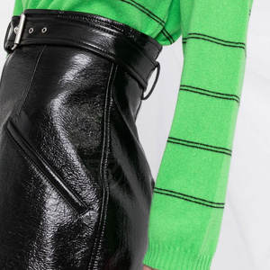 Shorts Clásicos de Cuero para Mujer con Construcción Duradera, Estilo Atemporal, Tejido Transpirable y Ecológico, Sensación Suave, Corte Regular - Product Image 6