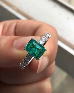 Anillo de Compromiso de Oro Sólido de 14K con Circonita Cúbica de Corte Esmeralda y Adorno Lateral de Esmeralda, Joyería de Moda, Regalo de Aniversario de Bodas para Esposa - Product Image 3