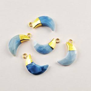 Ópalo azul 18x7mm chapado en oro media luna encantos colgante de ópalo azul suministros de joyería hechos a mano a granel de moda celestial - Product Image 1