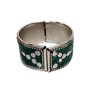 Brazaletes de trabajo de mosaico de latón de último diseño, uso de regalo para mujer disponible a precio mayorista para exportación. - Product Image 1