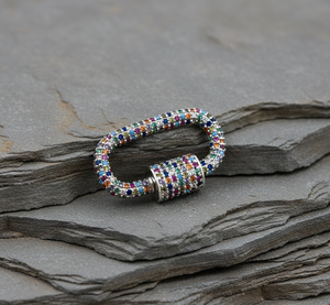 Conectores de Mosquetón con Cierre de Rosca en Plata de Ley 925 Chapada en Oro con Incrustaciones de Circonitas Multicolores, Sin Níquel ni Plomo - Product Image 4