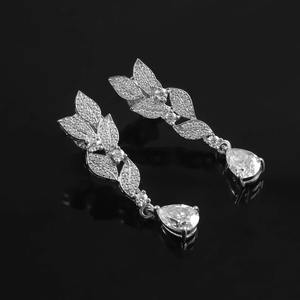 Forma de pera blanca y forma de Marqués Hermoso pendiente Moissanite Pendiente Collar personalizado y otras joyas de diamantes - Product Image 2