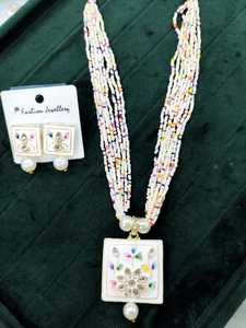 Ensemble de pendentifs longs Modern Fusion pour femmes Design Meena Kundan personnalisé avec bijoux uniques en perles lourdes - Product Image 3