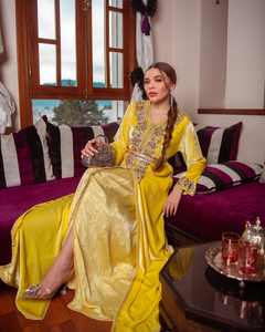 Look élégant fait main de tissu de velours de Caftan marocain jaune pour le mariage arabe - Product Image 4