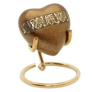 Urna de cremación de recuerdo en forma de corazón única para cenizas humanas hecha a mano en latón y urna de entierro de recuerdo grabada a mano en casa - Product Image 2