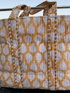 Sac fourre-tout de luxe à imprimé floral de qualité supérieure Sac fourre-tout imperméable de qualité supérieure fabriqué en Inde avec doublure en toile Fabriqué en Inde Exportateur - Product Image 3