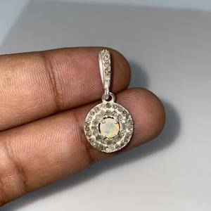 925 Sterling Silver Vintage Style Facettes Multi-Fire Gemstone Pendentif Diamant Naturel Opale Christian Religieux Motif À La Mode - Product Image 1
