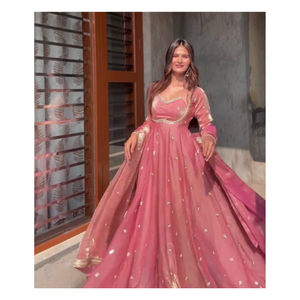 Elegante Conjunto de Vestido Largo de Seda Chinon con Koti y Dupatta, con Hermoso Bordado y Lentejuelas, Perfecto para Ocasiones Especiales - Product Image 1