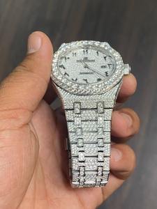 Montre en diamant Moissanite VVS la plus vendue, entièrement sertie, en acier inoxydable, mouvement à quartz, montre Moissanite de fabrication indienne - Product Image 3