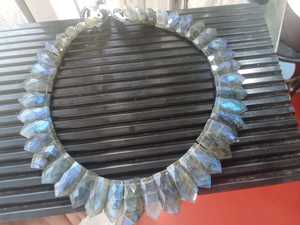 สร้อยคอโชกเกอร์ลาบราดอไรต์คุณภาพสูงหินธรรมชาติที่สวยงามพร้อมสร้อยคอดีไซน์หรูหรา - Product Image 3