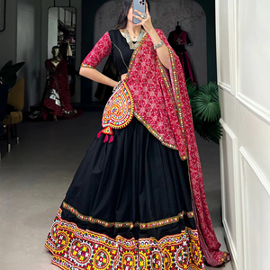El último diseñador Pure Cotton Gamthi Mirror Work Lehenga Choli de FabZone - Product Image 1