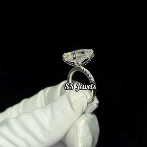 Anillo de Compromiso de Moissanita VVS de 6 Quilates, Oro Blanco de 10K, Corte Radiante, Engaste de Puntas, Chapado en Rodio, Regalo de Boda y Aniversario - Product Image 4