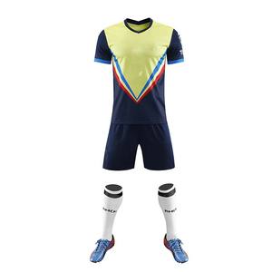 Uniforme de fútbol de poliéster, diseño personalizado de uniforme de la mejor calidad, ligero, fabricado en paquistaní - Product Image 2