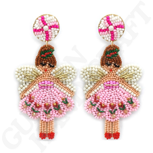 Pendientes de gota con cuentas de tiempo de Navidad hechos a mano, detalles intrincados, joyería festiva para vacaciones, regalo perfecto para celebraciones - Product Image 1