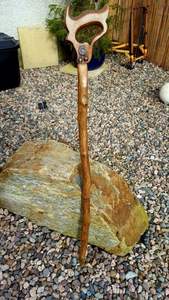 SHOWCASE Prix Canne en bois réglable avec nœuds multiples Bâton de marche en bois solide pour les aînés par Standard International - Product Image 5