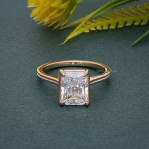 IGI Certified VVS 1ct Radiant Cut Lab Grown Diamond Chapado en oro 925 Sterling Silver Solitaire Anillo de compromiso para hombres y mujeres - Product Image 5