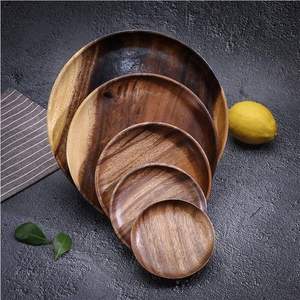 Assiette en bois pour le camping et les repas en plein air, fabriquée à la main et durable - Product Image 5