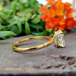 Anillos de Compromiso y Matrimonio Solitario con Halo Oculto para Mujer, Hechos en Oro Sólido de 10 Quilates y Diamantes Cultivados en Laboratorio - Product Image 3