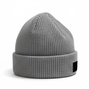 Vente en gros de bonnets pour hommes en gris avec logo personnalisé pour l'hiver, bonnets de style streetwear pour hommes, style tricoté confortable en jacquard - Product Image 2