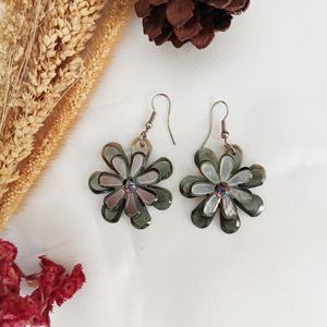 أقراط مجوهرات أنيقة على طراز الجزيرة نحت يدوي على شكل قرط مزدوج على شكل زهرة بوهيمية أقراط متدلية - Product Image 3